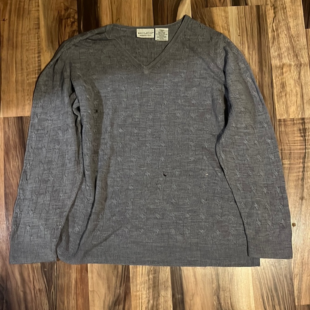 grey thin long sleeve sweater